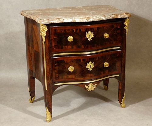 Commode d'entre-deux en sauteuse à la Régence - Mobilier Style Régence