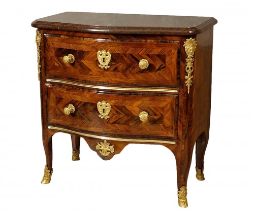 Commode Régence aux amérindiens et aux chimères par Doirat