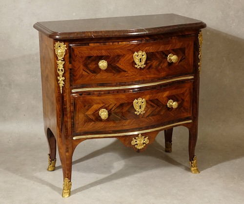 Mobilier Commode - Commode Régence aux amérindiens et aux chimères par Doirat