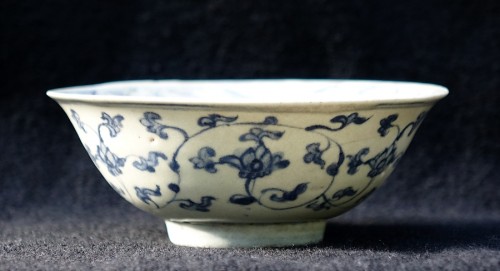 Céramiques, Porcelaines  - Coupe en porcelaine bleu-et-blanc de Chine - Epoque Ming