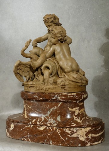 XIXe siècle - Putti au cygne - Sculpture en terre cuite sur socle en marbre - XIXe