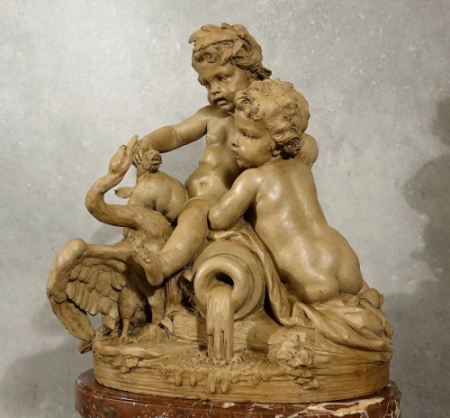 Antiquités - Putti au cygne - Sculpture en terre cuite sur socle en marbre - XIXe