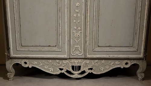 Antiquités - Armoire de mariage provençale laquée - Nîmes XVIIIe siècle