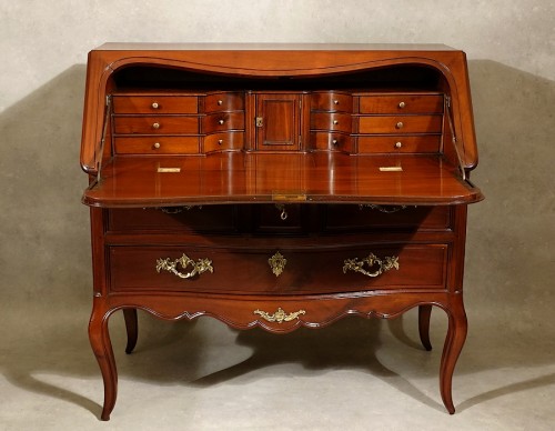 Bureau de pente en commode en acajou massif. Bordeaux XVIIIe - Mobilier Style Louis XV