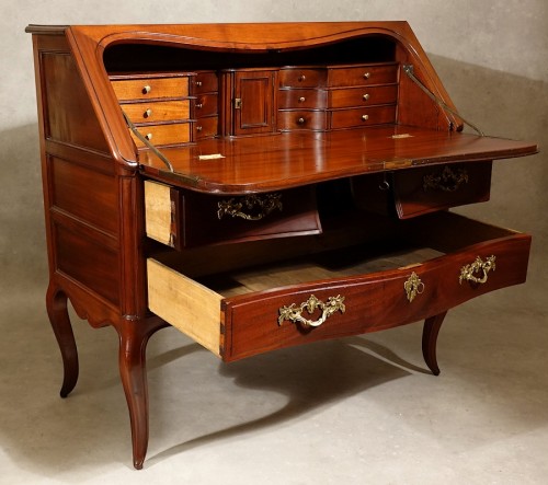 Bureau de pente en commode en acajou massif. Bordeaux XVIIIe - Louis XV