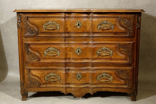 Commode arbalète en noyer - Lyon XVIIIe - Mobilier Style Louis XV