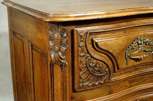 18th century - Walnut crossbow chest of drawers - Lyon 18th century