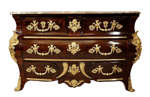 French Regence commode "à pont" in amourette wood stamped ID for Jacques Denizot