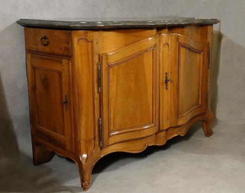 Furniture  - Buffet de chasse à pierre de Saint-Cyr et portes latérales. Hache à Grenoble XVIIIe