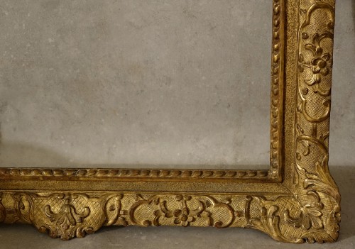 Grand cadre à la Bérain d'époque Louis XIV (Format 30F) - Miroirs, Trumeaux Style Louis XIV