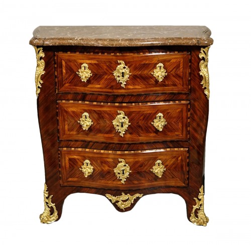 Commode d'entre-deux en bois de violette - Travail parisien d'époque Louis XV