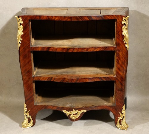 Louis XV - Commode d'entre-deux en bois de violette - Travail parisien d'époque Louis XV