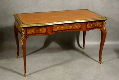 Mobilier Bureau et Secrétaire - Petit bureau plat d'époque Louis XV attribué à Pierre Roussel - Paris XVIIIe