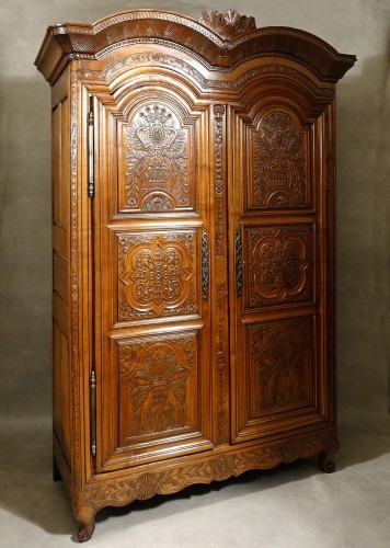 XVIIIe siècle - Armoire de mariage rennaise signée et datée 1796