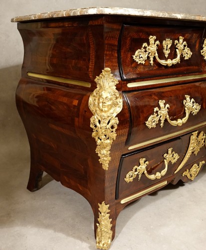 French Regence - French Regence chest of drawers with bridge stamped I.D. - Paris 18th century