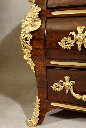 Antiquités - French Regence chest of drawers with bridge stamped I.D. - Paris 18th century