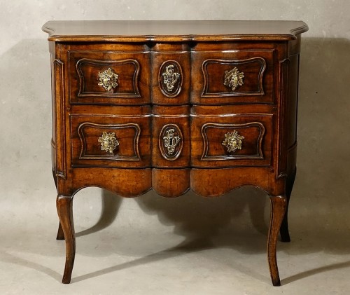 Petite commode d'entre-deux en noyer - Provence XVIIIe - Mobilier Style Louis XV