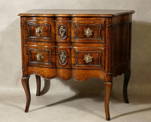 Furniture  - Small walnut chest of drawers &quot;d&#039;entre-deux&quot; - Provence 18th century