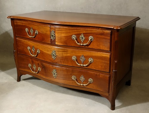 XVIIIe siècle - Commode Mazarine en bois de Saint-Martin - Landerneau XVIIIe