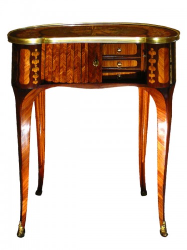 Table rognon attribuée à Pierre Roussel d'époque Louis XV