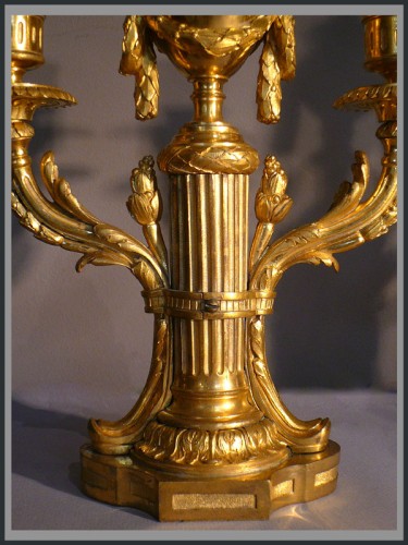 Paire de flambeaux d'époque Louis XVI - Luminaires Style Louis XVI
