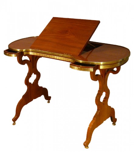 Table estampillée Simon Oeben- Epoque dernier tiers du XVIIIe siècle