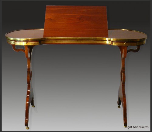 Table estampillée Simon Oeben- Epoque dernier tiers du XVIII° siècle - Mobilier Style Louis XVI