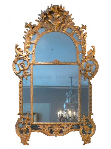 Important miroir en bois sculpté et doré d'époque Louis XV