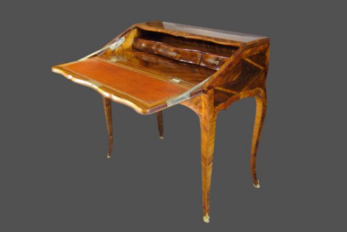 Bureau de pente d'époque Louis XV estampillé François GARNIER - Mobilier Style Louis XV