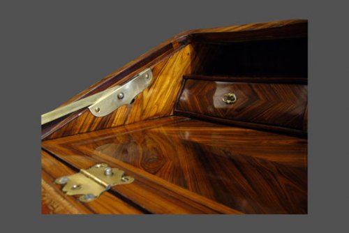 Antiquités - Bureau de pente d'époque Louis XV estampillé François GARNIER