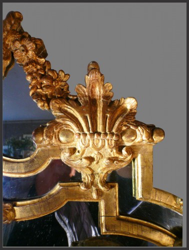 Antiquités - Miroir en bois sculpté et doré d'époque fin Louis XIV - début Régence
