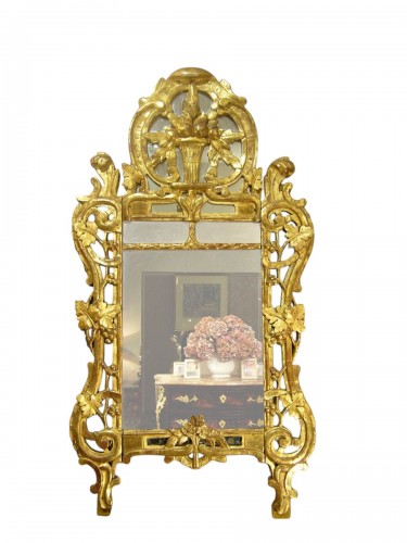 Miroir en bois sculpté et doré d'époque XVIIIe siècle