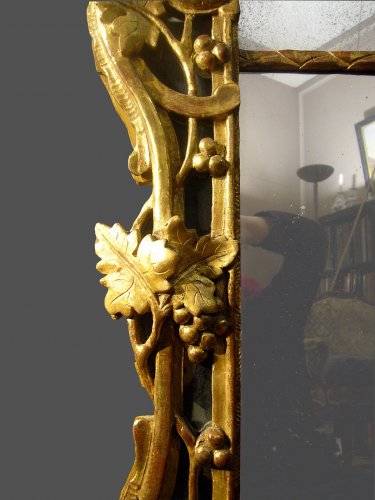 Miroirs, Trumeaux  - Miroir en bois sculpté et doré d'époque XVIIIe siècle
