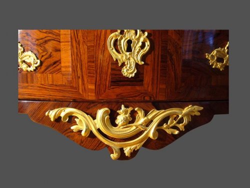 Commode galbée d'époque XVIIIe siècle, estampillée M. CRIAERD - Louis XV