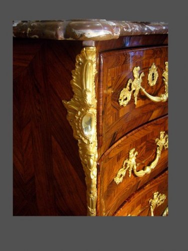 Louis XV - Commode galbée d'époque XVIIIe siècle, estampillée M. CRIAERD