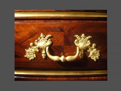 XVIIIe siècle - Commode marquetée d'époque premier tiers du XVIIIe siècle