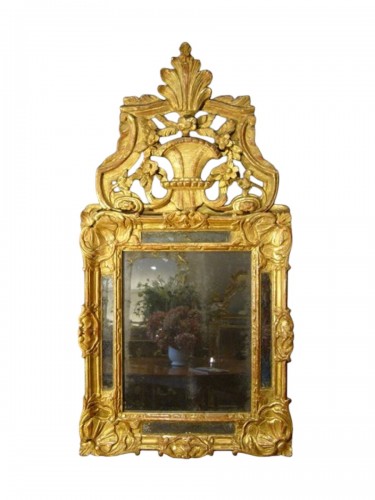 Miroir en bois doré et sculpté d'époque premier tiers du XVIIIe siècle