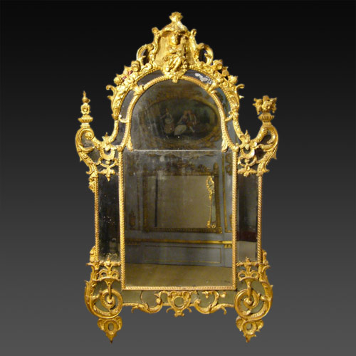 Miroir en bois doré et sculpté d'époque première moitié du XVIIIe siècle