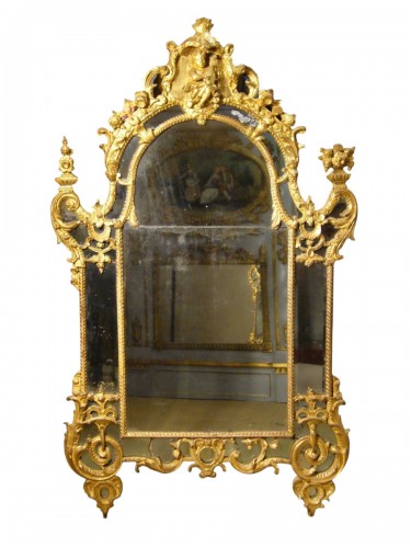 Miroir en bois doré et sculpté d'époque première moitié du XVIIIe siècle