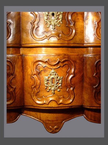 18th century - 18th century chest of drawers