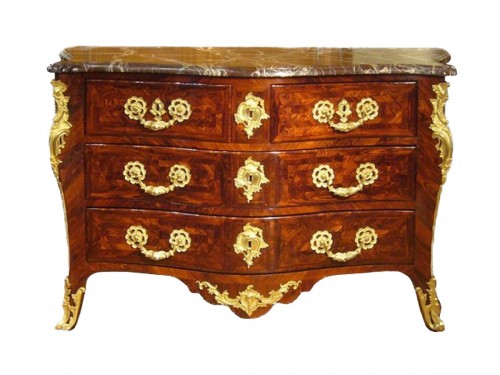 Commode d'époque milieu XVIIIe siècle estampillée J. ANGOT