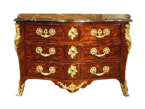 Commode d'époque milieu XVIIIe siècle estampillée J. ANGOT