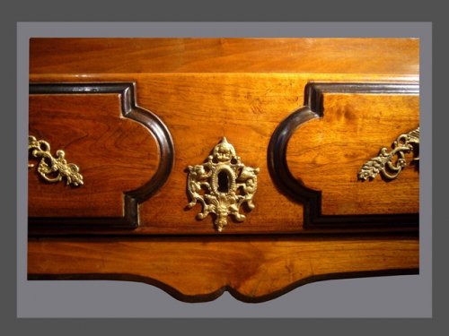 Mobilier Commode - Commode en noyer d'époque premier tiers du XVIIIe siècle