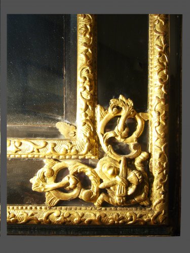 XVIIIe siècle - Miroir en bois doré et sculpté d'époque de la Régence