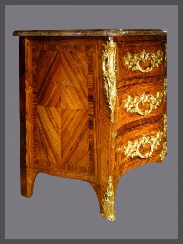 Commode d'époque première moitié du XVIIIe siècle estampillée F.G - François GARNIER - Mobilier Style Louis XV