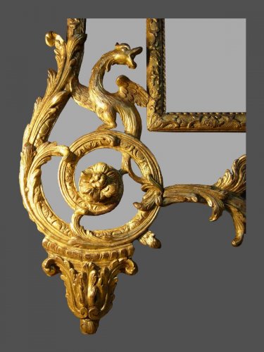 XVIIIe siècle - Miroir en bois doré et sculpté d'époque de la Régence