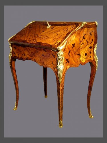 Louis XV - Bureau de pente estampillé PETIT et CAREL d'époque Louis XV