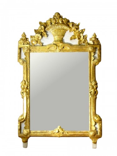 Miroir dit "de Beaucaire" en bois doré d'époque Transition