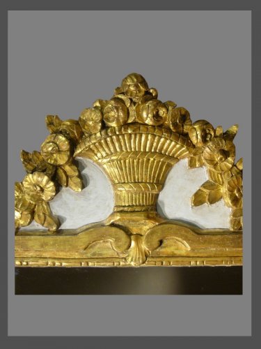 Miroirs, Trumeaux  - Miroir dit "de Beaucaire" en bois doré d'époque Transition