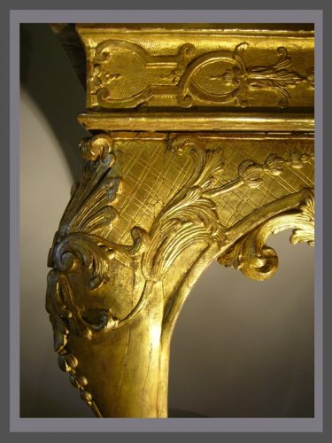 Antiquités - Table à gibier en bois doré d'époque de la Régence